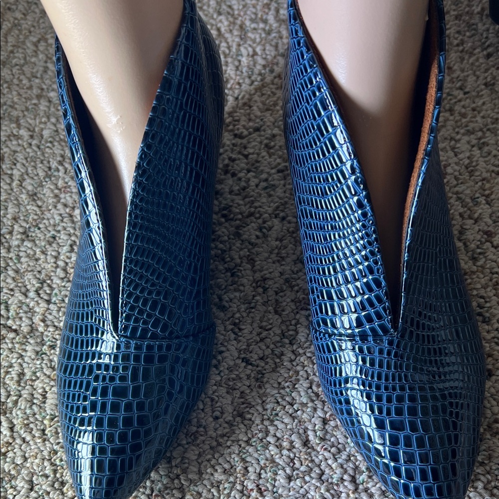 Croc-Embossed Pointed Toe Slip-On Mules in Deep Blue